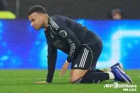 2015年5月：国民队谢泽尔对阵海盗队投出准完美比赛（最后一人触身球）。